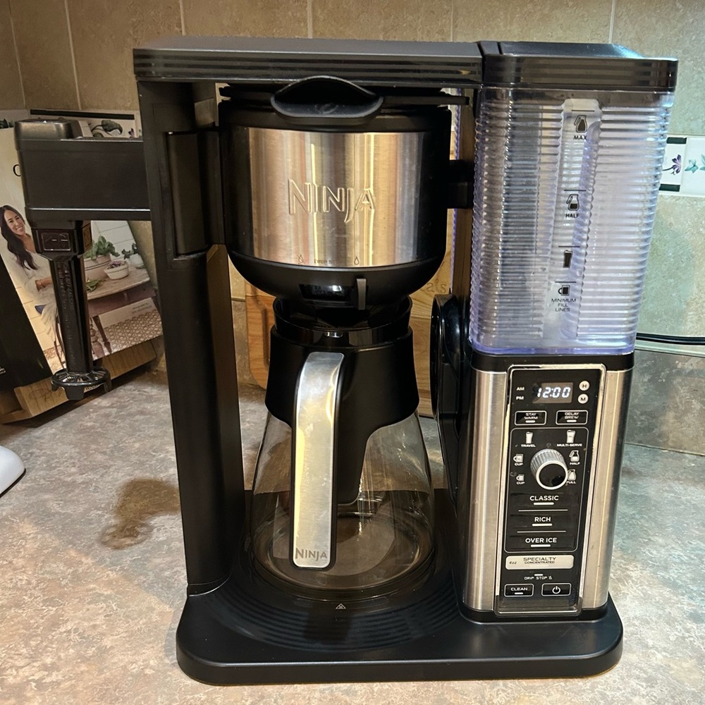 Ninja CM401 Specialty Hot & Iced Coffee Maker w/ Frother, 10-cup Glass Carafe